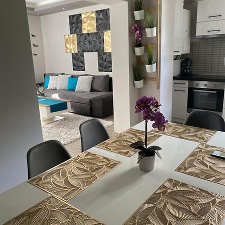 Gabrielle2 Apartman Дебрецен Екстериор снимка