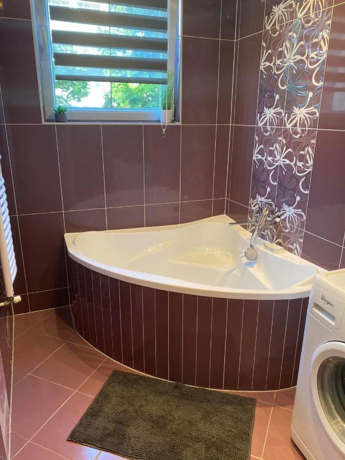 Gabrielle2 Apartman Дебрецен Екстериор снимка