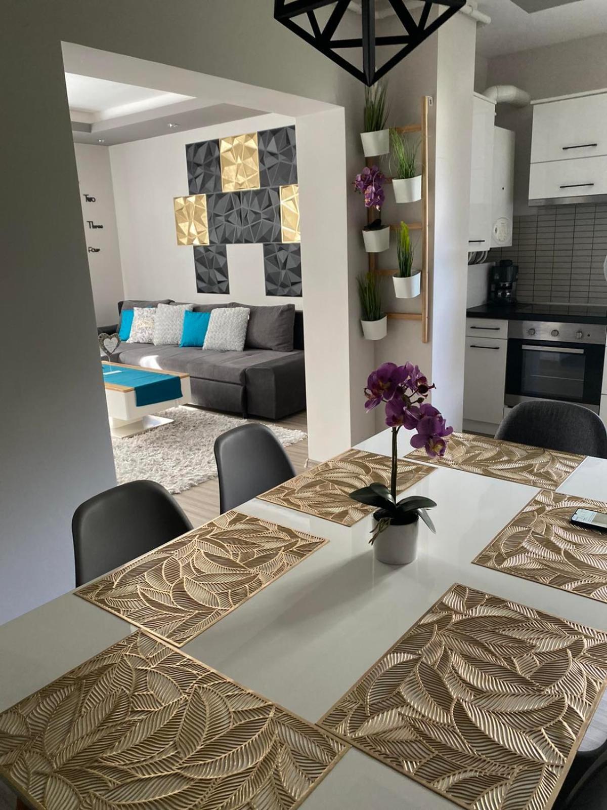 Gabrielle2 Apartman Дебрецен Екстериор снимка